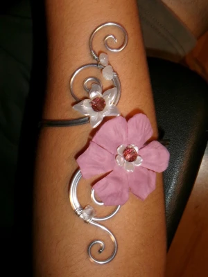 Armcuff  - Finns både i silver och guld💞 Lättböjd material som är enkel att justera. Vid osäkerhet, skriv gärna din till mig din omkrets på armen🥰 Jag gör även customs!