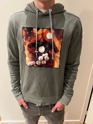 Grå Limitato Hoodie - Snygg grå Limitato hoodie i storlek S.