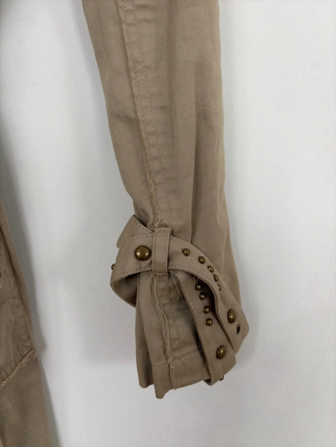 Beige trenchcoat med nitar - 2