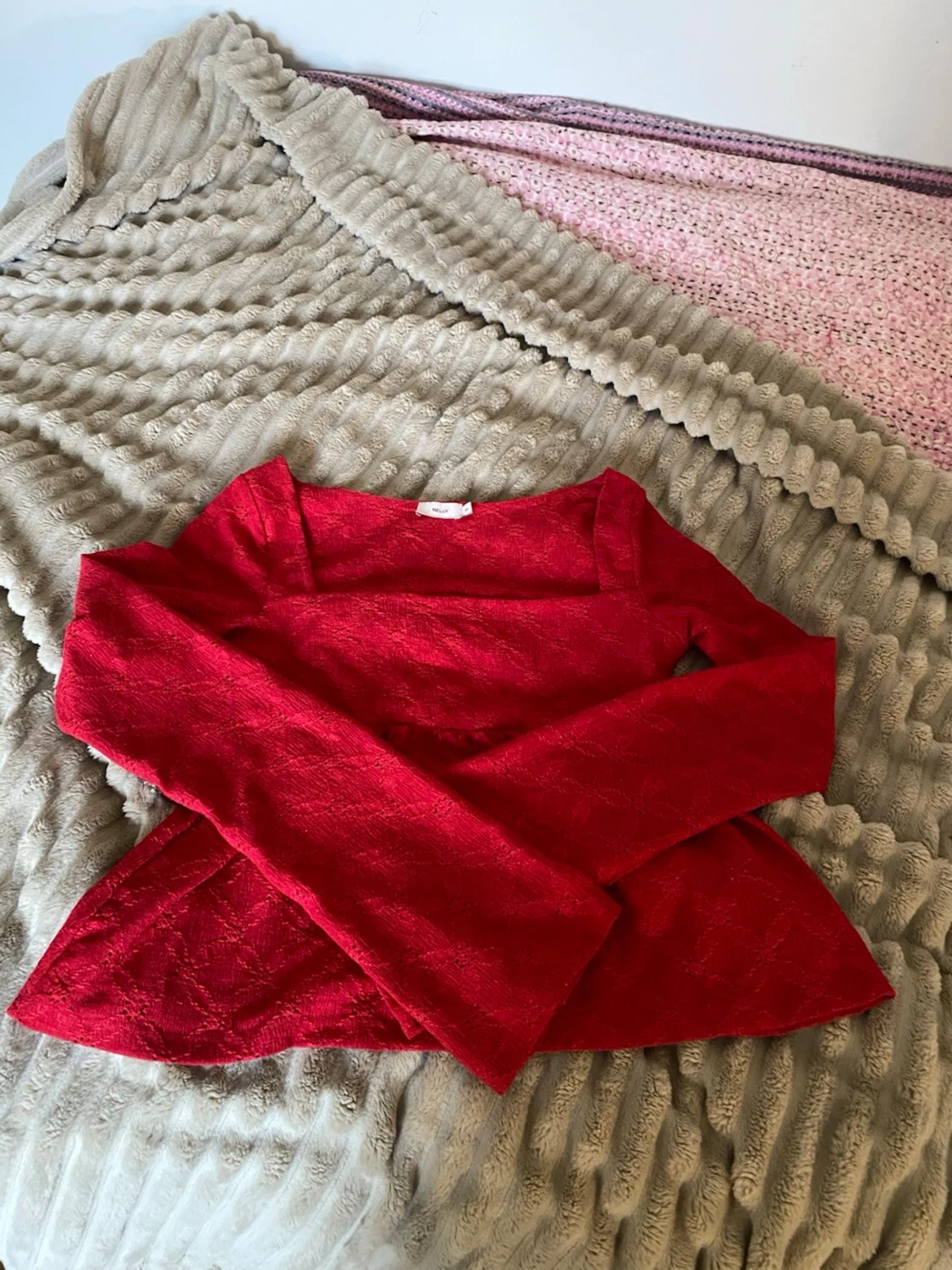 Röd långärmad topp från Nelly - 1