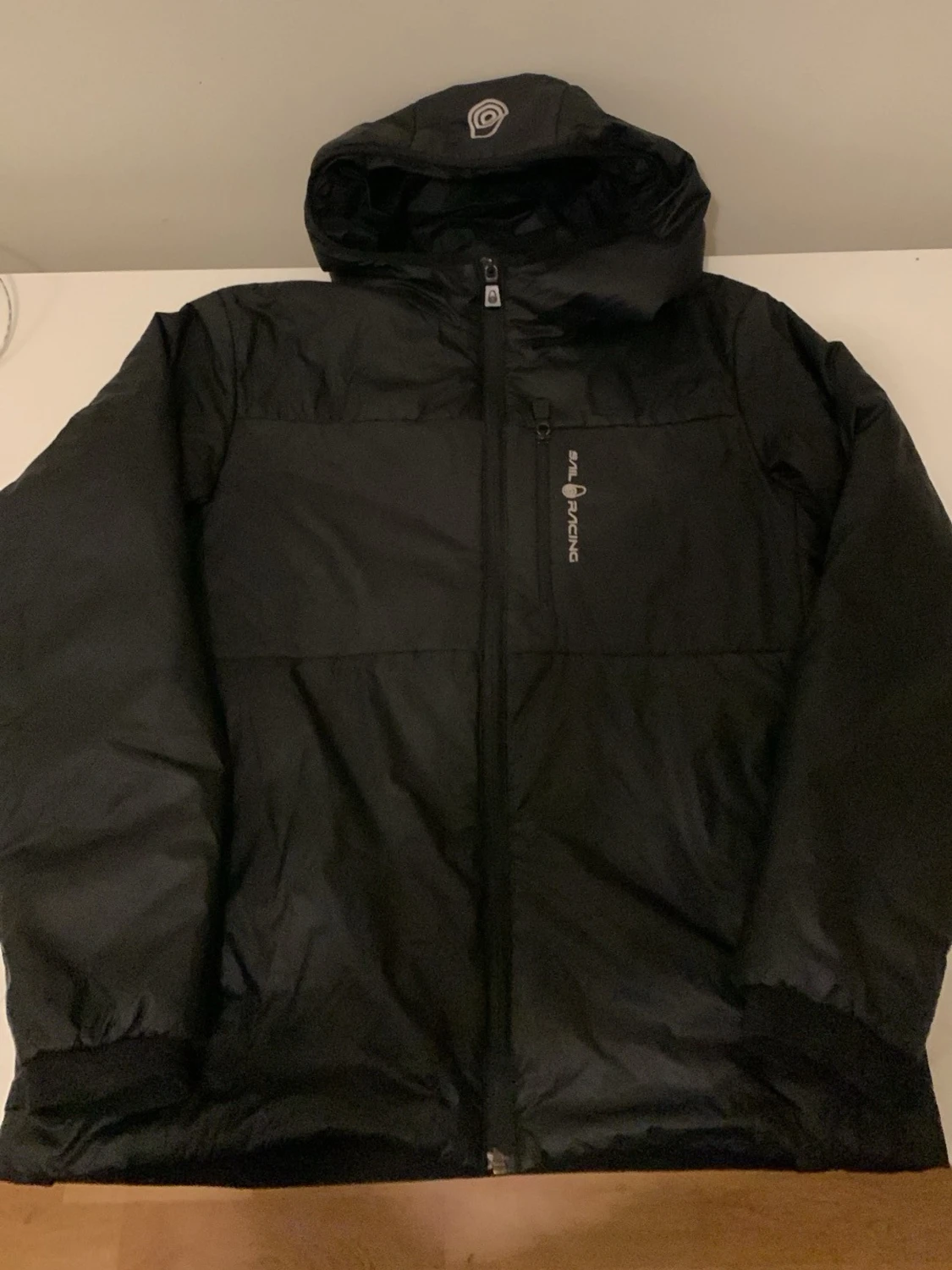 Svart pufferjacka från SEA RACING