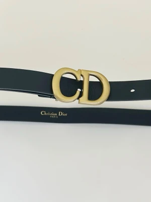 Supersnyggt bälte 75cm - Supersnyggt bälte i äkta skinn. 75 cm långt, ca 2 cm brett, helt nytt 500:- 