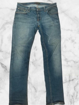 Nudie Jeans - Ljusblå Nudie jeans. Storlek W30/34L. Inga deffekter. Priset är ej slaget i sten!