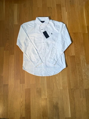 Ralph lauren skjorta - Ralph lauren skjorta | st S | helt ny med tagg kvar | bara att fråga om man funderar något |