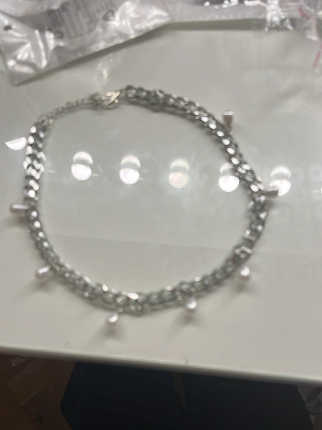 Silverfärgat halsband med pärlor - 2