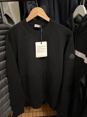 M3ncler sweatshirt - Märkes sweatshirt i storlek L, helt ny oanvänd