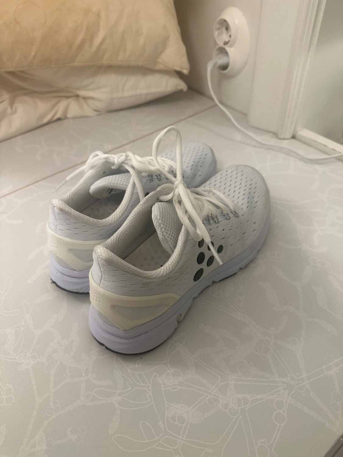 Vita sneakers från Craft - 2