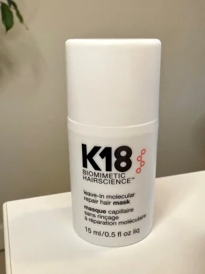 K18 leave-in molucelar repair hair mask 15 ml reparerande hårmask - K18 Biomimetic Hairscience leave-in molecular repair hair mask, 15 ml.  Masken är framtagen för att reparera och stärka håret på molekylär nivå utan att sköljas ur. Ny och oöppnad.