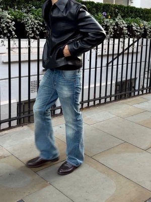 Glenn Flare Nudie Jeans - Ett par nästan helt oanvända Glenn Flare jeans från Nudie Jeans. De är bara använda ett fåtal gånger och har storlek 29/30