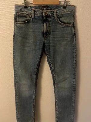 Nudie jeans - Säljer nu mina nudie jean. Inte använda såsärskillt mycket så de är i mycket bra skick! Skriv om du har frågor eller funderingar! De är i storleken W30- L32