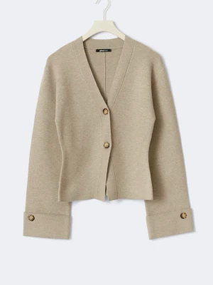 Helt ny kofta ! (Med prislapp aldrig använd🫰🏼) - Helt ny kofta i storlek xs (passar både S och xs) säljer därav den inte passar mig så bra ! Vill gärna bli av med fort så kom med prisförslag❤️ original pris 459