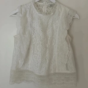 Vit spetstopp/blus - Perfekt till sommaren💕pris kan diskuteras