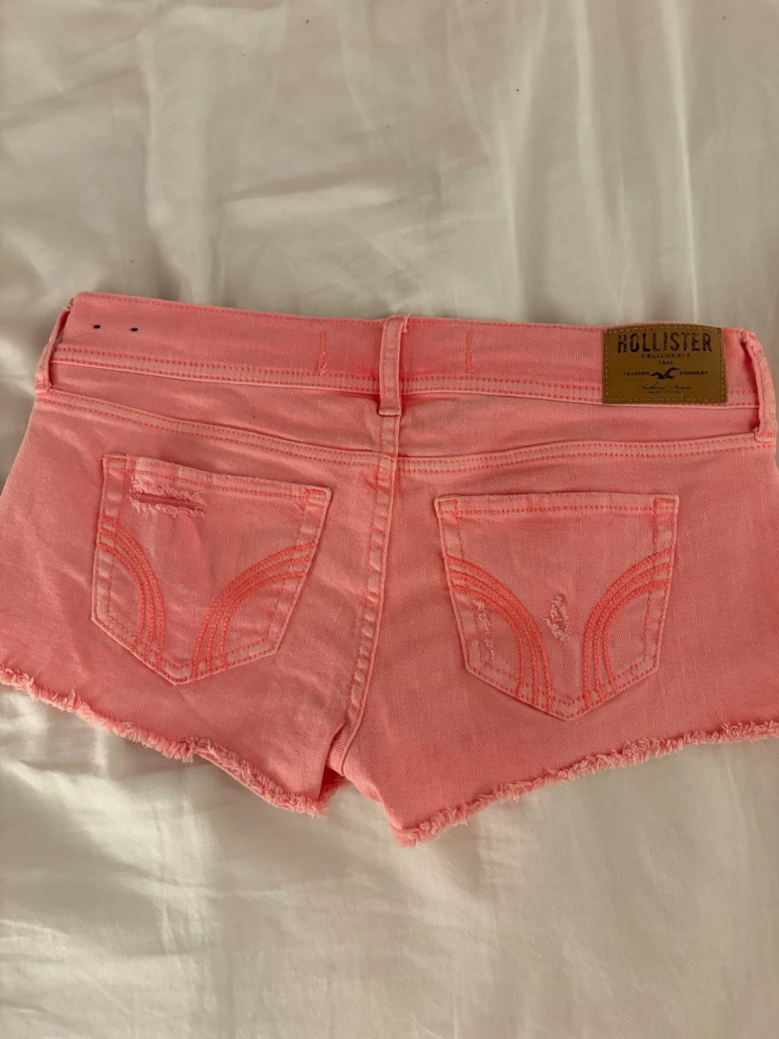 Rosa jeansshorts från Hollister - 1