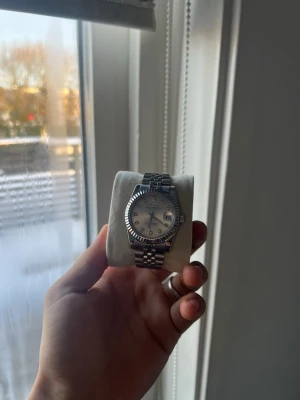 Herrklocka - Säljer min klocka då den ej används längre, har köpt ny! Funkar perfekt, automatisk! 36mm! Alla länkar tillkommer! Kom med prisförslag, jag skickar samma dag.
