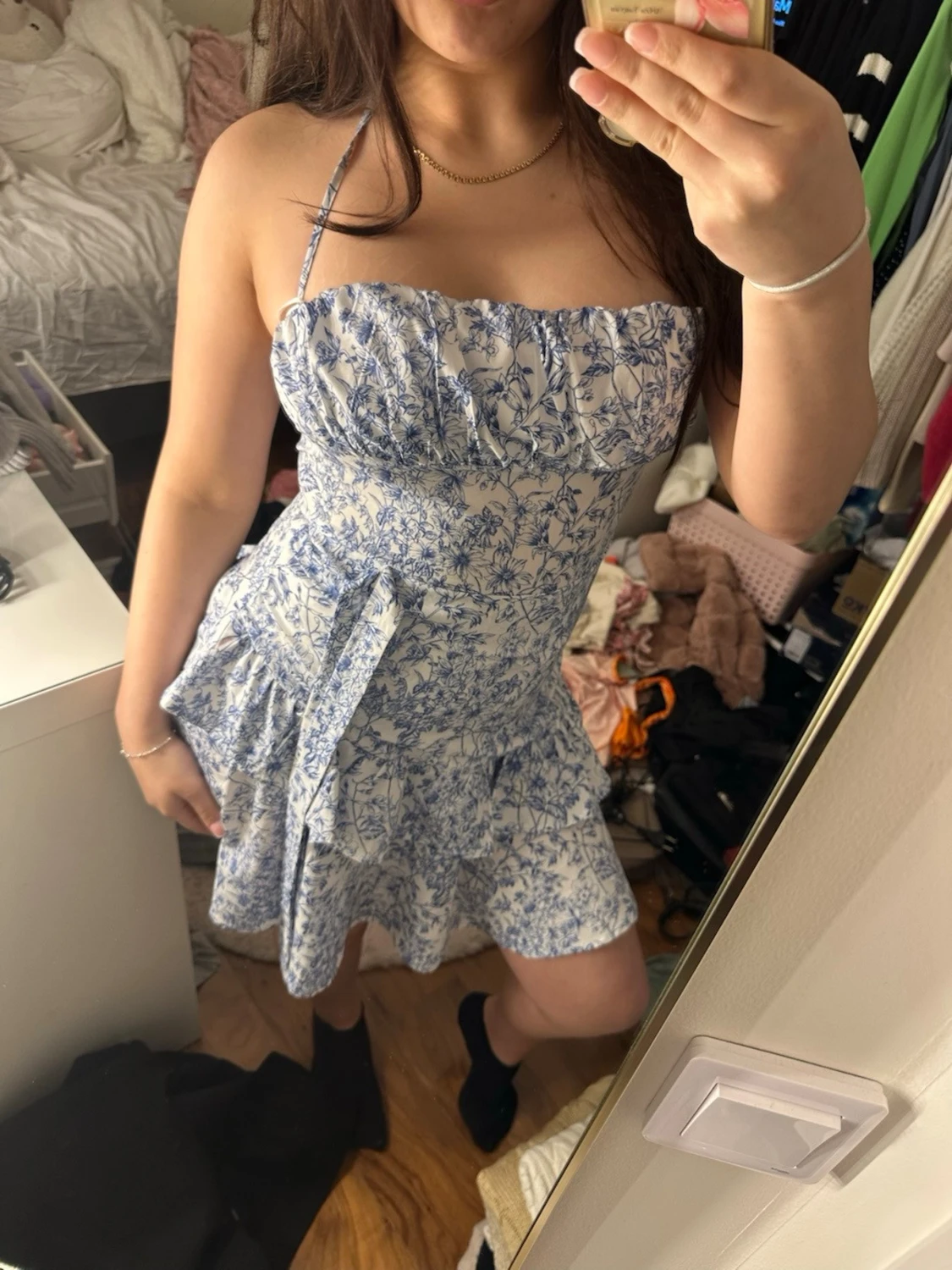 Blåvit blommig kortklänning - 1