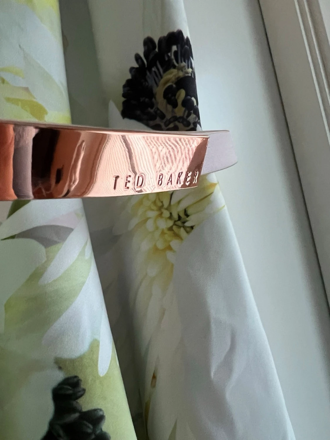 Ljusrosa blommig kortklänning Ted Baker - 3