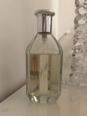Tommy hilfiger pardym - Tommy girl. 100 ml men använd. 