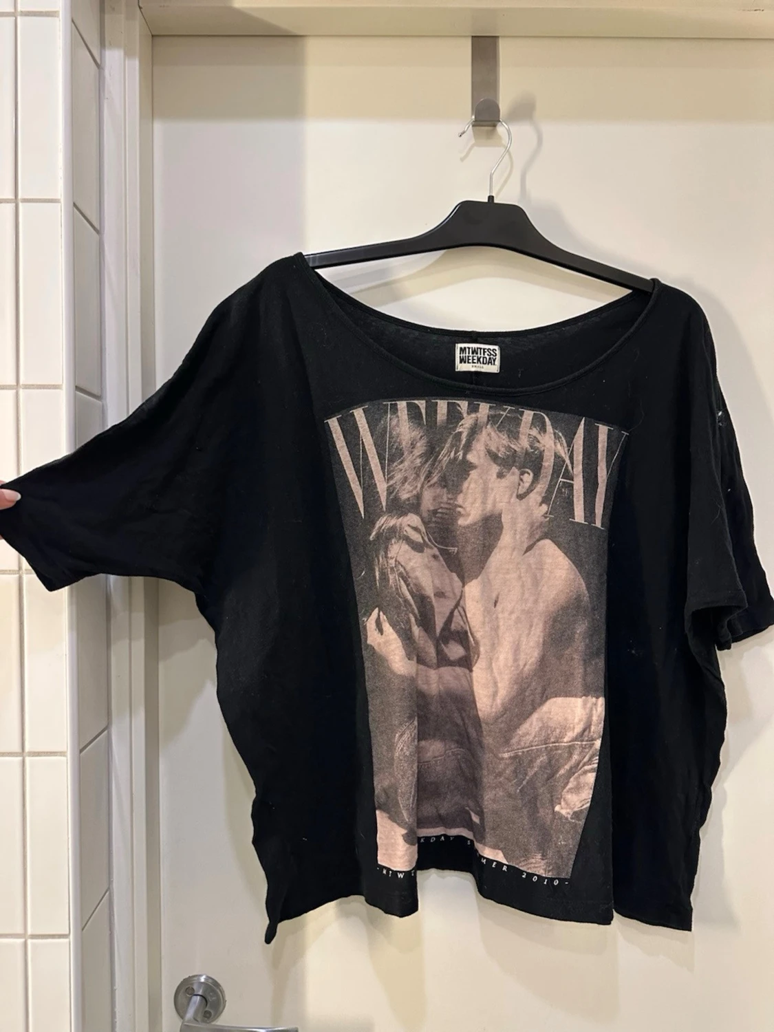 Svart Retro Weekday t-shirt med tryck - 2