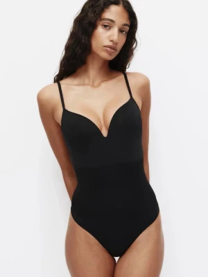 Light shape body   - Samma annons som förra men förhoppningsvis med fri frakt. Light shape body från hm ❣️endast testad 