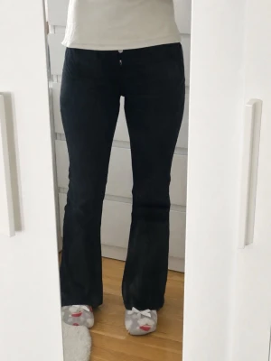 Svarta lågmidjade only jeans - Inte använda många gånger. Storlek xs