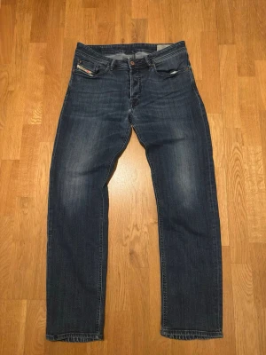 Vintage Diesel Jeans - Vintage straight leg jeans.  Brand: Diesel Tagged size: 32/32  Waist (flat): 42cm Length: 103cm Leg opening: 20cm  Follow my profile for 10% off your purchase!  More jeans available on my profile.  Nr: 24