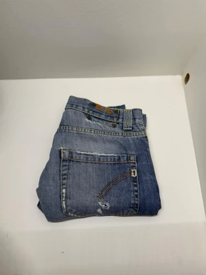 Dondup George jeans - Säljer nu dessa Dondup George jeans, skriv för fler bilder/frågor🙌🏼