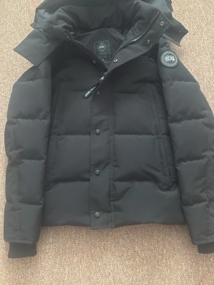 Svart Pufferjacka Från  Canada Goose - Rikitg snygg Canda goose Jacka använd några gånger rikitg bra kvailte💯🔥