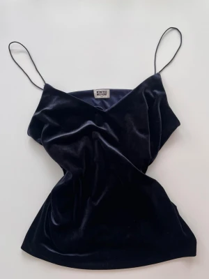 Satin topp - Så vacker satin topp som är lätt att styla. Storlek S och i bra skick💕