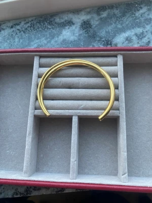 Guldarmband - Jättefint armband från timi of Sweden. Säljs eftersom jag använder mer silversmycken💕 använt ca 2 gånger så är nästan helt ny