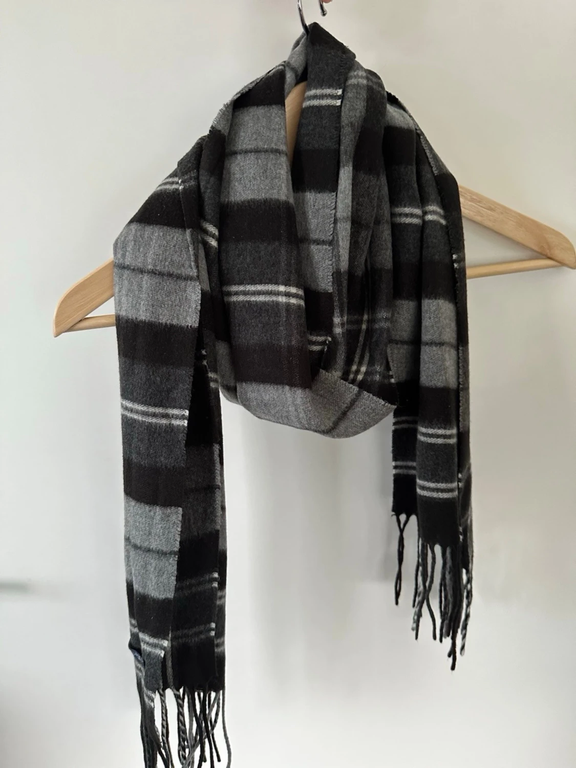 Grå svart rutig halsduk från DAKO - 1