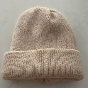 Beanie - Ihana uusi pipo! Testattu päähän, muuten käyttämätön🤎koko pienehkö.