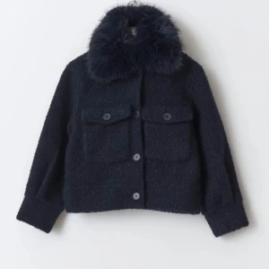 Meotine jacka  - Säljer denna helt nya meotine liknande jackan med prislappen kvar. Passar storlek S/XS. 