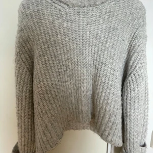 Stickad tröja  - superfin stickad tröja från gina tricot! fint skick, använd fåtal gånger. 💕💕