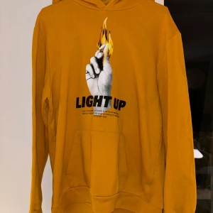 Mörk Gul Tjocktröja - Skick-9/10 Ordenarie pris-400