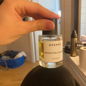 Essnce parfym irresistible enigma - Väldigt god, men har tröttnat lite