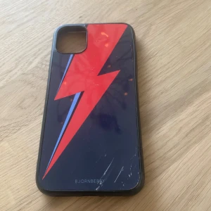 Mobilskal Bjornberry  - Säljer mobilskal till iPhone 11 några repor men man tänker inte på dom