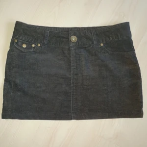 Svart kjol - I bra skick, storlek 38😊