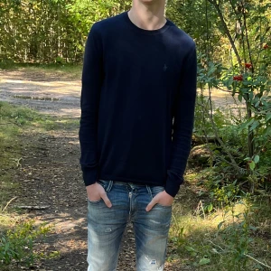 Ralph Lauren pullover  - 100% Merino Sweatshirt från Ralph Lauren, riktigt bra skick använd tiotal gånger, Nypris 2199kr mitt pris 699, pris går att diskuteras, köp helst direkt! Storlek S, passar sannerligen. Kom privat för fler frågor!