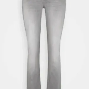 Ltb jeans - Intressekoll på mina ltb jeans, vill se om någon är intresserad! Som man ser på bilden har jag satt fast en till knapp för de var lite stora på mig….om ni vill ha fler bilder eller har frågor kan ni bara skriva  Priset går absolut att diskutera