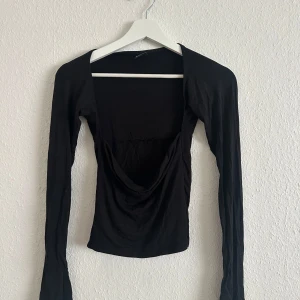 Svart topp - Svart topp från ginasticot från deras soft collection.