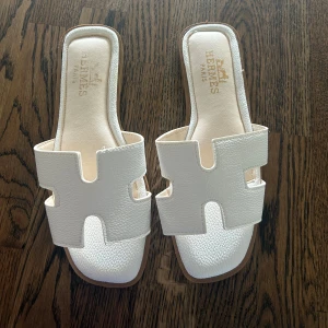 Vita tofflor  - Aldrig använda! 