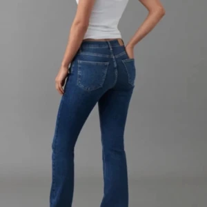 Low waist Bootcut jeans  - Bra sick använd få gånger är low waist, skickar bilder om det önskas