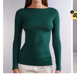 Intimissimi tröja - Jättefin Intimissimi tröja i storlek S. Den har gått upp lite i sömmen vid ärmen skriv för bilder, men syns ej när man har den på. Annars mycket bra skick. 