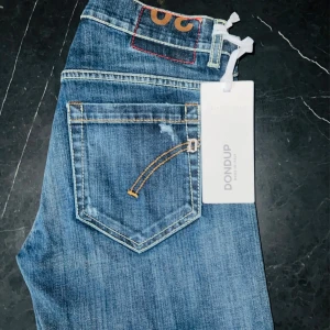 Dondup jeans  - Vi säljer nu dessa dondups Storlek: W31 Pris: 1099:- Skick: 9/10 Hör av er vid frågor eller funderingar!