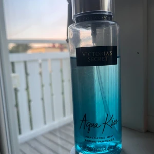 Bodymist - Säljer denna goda bodymist från Victoria secret. Säljer då jag inte får plats. Priset pgr av de inte säljs i Sverige! Pris går att diskuteras❤️