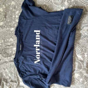 T-shirt  - T-shirt med Norrland tryck 