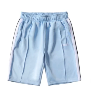 Palm angels shorts - 3 feta Palm angels shorts ljusblå, svarta och rosa Skriv för fler bilder  Storlek L  Ett par för 75kr alla för 200kr