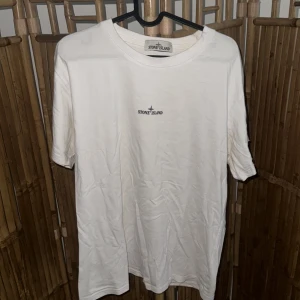 Stone Island t-shirt | Large - Schysst SI tröja i storlek Large, skicka pm innan du slutför köp!