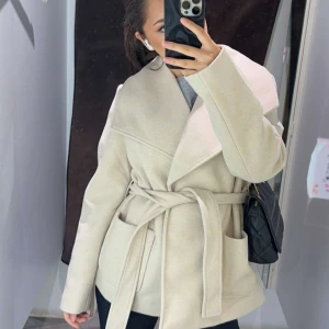 Vero moda kappa  - Säljer min fina kappa 💕 i bra skick 