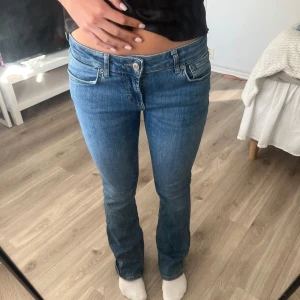 Lågmidjade jeans - Jättefina jeans, storlek 38 men passar på mig som brukar ha 34/36 💓💓